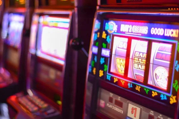 Payment method icons and live game dashboard